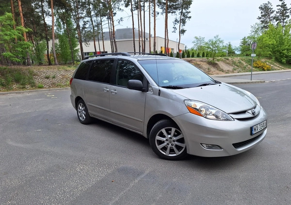 Toyota Sienna cena 32855 przebieg: 305000, rok produkcji 2007 z Warszawa małe 106